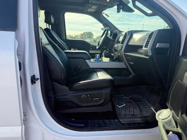 2016 White Platinum Metallic Tri-Coat Ford F-150 Lariat 4X4 Truck