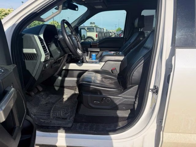 2016 White Platinum Metallic Tri-Coat Ford F-150 Lariat 4X4 Truck