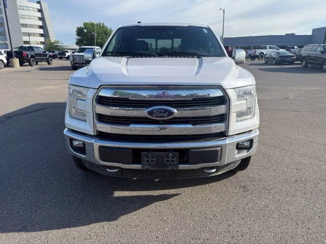 2016 White Platinum Metallic Tri-Coat Ford F-150 Lariat 4X4 Truck