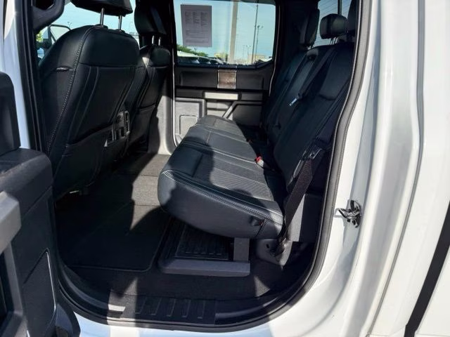2022 Oxford White Ford Super Duty F-350 SRW Lariat 4X4 Truck