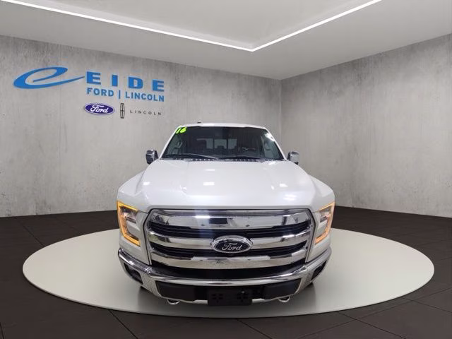 2016 White Platinum Metallic Tri-Coat Ford F-150 Lariat 4X4 Truck