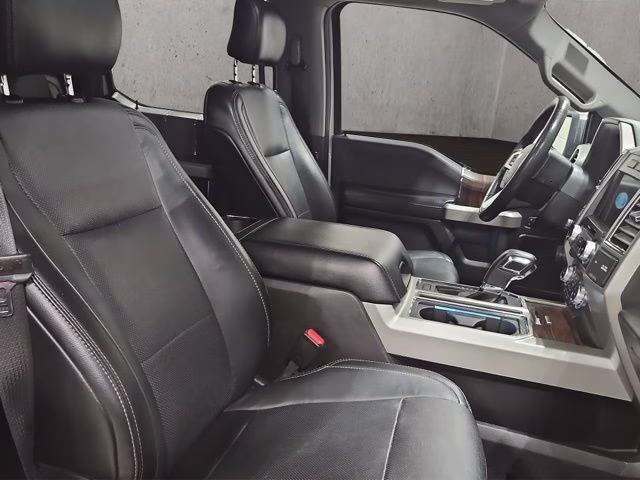 2016 White Platinum Metallic Tri-Coat Ford F-150 Lariat 4X4 Truck