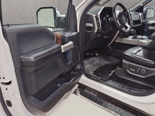 2016 White Platinum Metallic Tri-Coat Ford F-150 Lariat 4X4 Truck