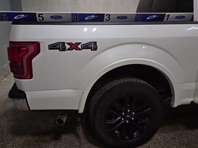 2016 White Platinum Metallic Tri-Coat Ford F-150 Lariat 4X4 Truck