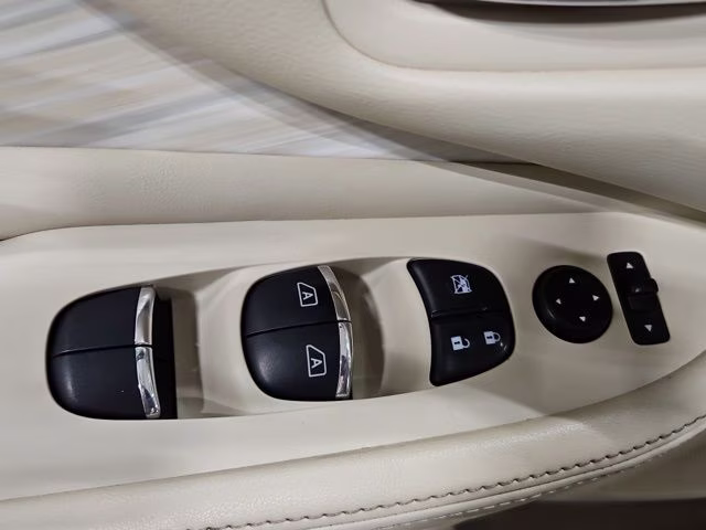 2015 Pearl White Nissan Murano SL AWD SUV