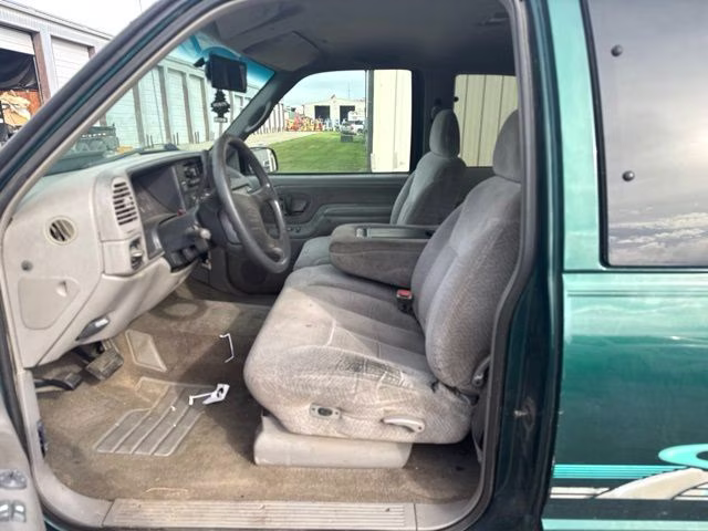 1996 Black Chevrolet C/K 1500 Base 4X4 Truck