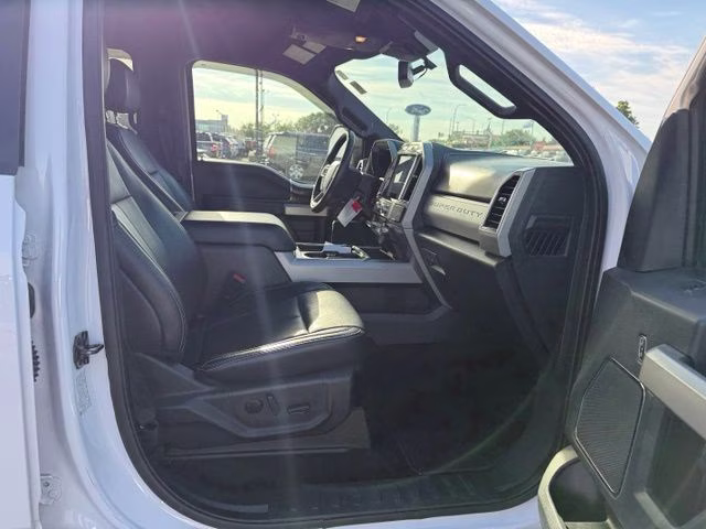2022 Oxford White Ford Super Duty F-350 SRW Lariat 4X4 Truck