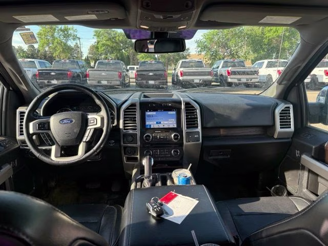 2016 White Platinum Metallic Tri-Coat Ford F-150 Lariat 4X4 Truck