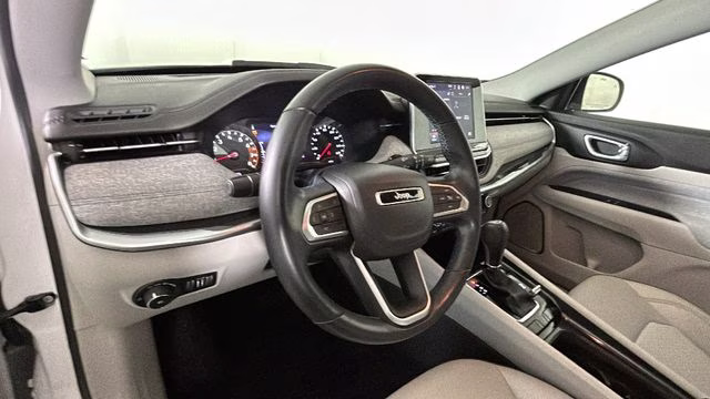 2022 Bright White Clearcoat Jeep Compass Latitude 4X4 SUV