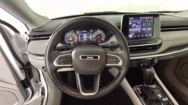 2022 Bright White Clearcoat Jeep Compass Latitude 4X4 SUV