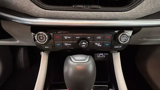 2022 Bright White Clearcoat Jeep Compass Latitude 4X4 SUV