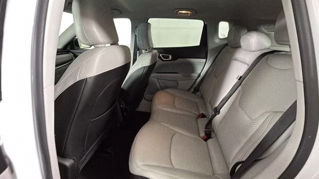 2022 Bright White Clearcoat Jeep Compass Latitude 4X4 SUV