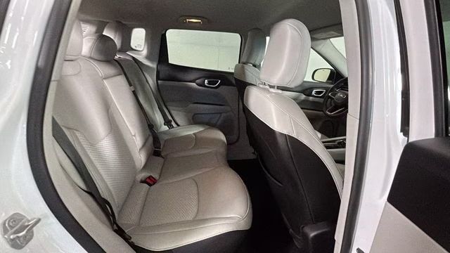 2022 Bright White Clearcoat Jeep Compass Latitude 4X4 SUV