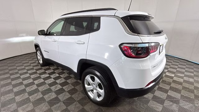 2022 Bright White Clearcoat Jeep Compass Latitude 4X4 SUV
