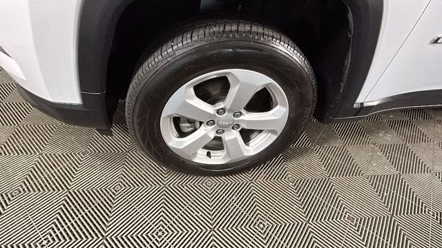 2022 Bright White Clearcoat Jeep Compass Latitude 4X4 SUV