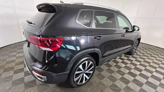 2022 Deep Black Pearl Volkswagen Taos 1.5T SE FWD SUV
