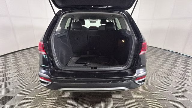 2022 Deep Black Pearl Volkswagen Taos 1.5T SE FWD SUV