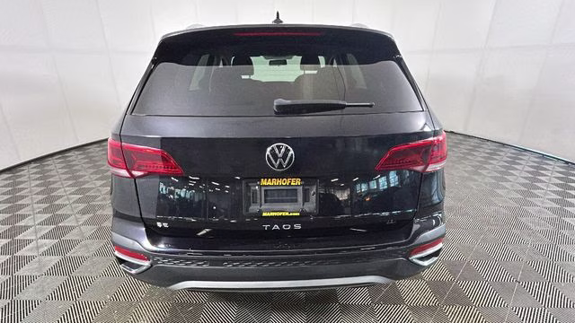 2022 Deep Black Pearl Volkswagen Taos 1.5T SE FWD SUV