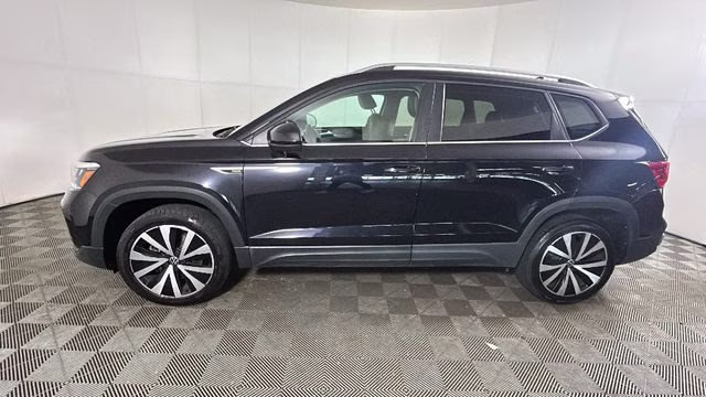 2022 Deep Black Pearl Volkswagen Taos 1.5T SE FWD SUV