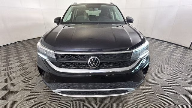 2022 Deep Black Pearl Volkswagen Taos 1.5T SE FWD SUV