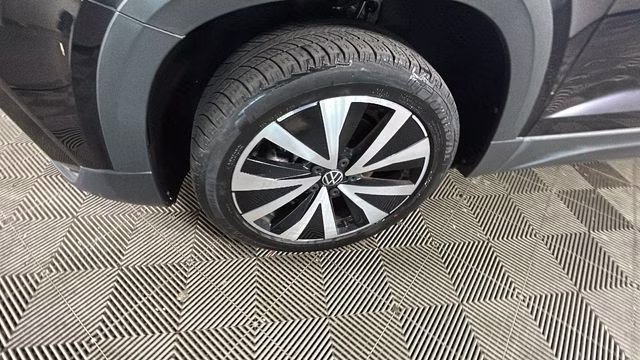 2022 Deep Black Pearl Volkswagen Taos 1.5T SE FWD SUV