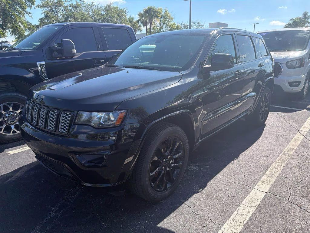 2020 Diamond Black Jeep Grand Cherokee Altitude 4X4 SUV