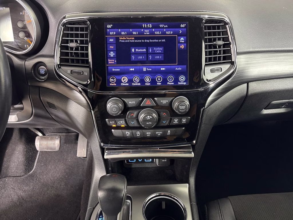 2020 Diamond Black Crystal Pearlcoat Jeep Grand Cherokee Altitude 4X4 SUV