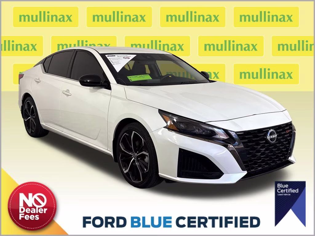 2023 Pearl White Tricoat Nissan Altima 2.5 SR FWD Sedan