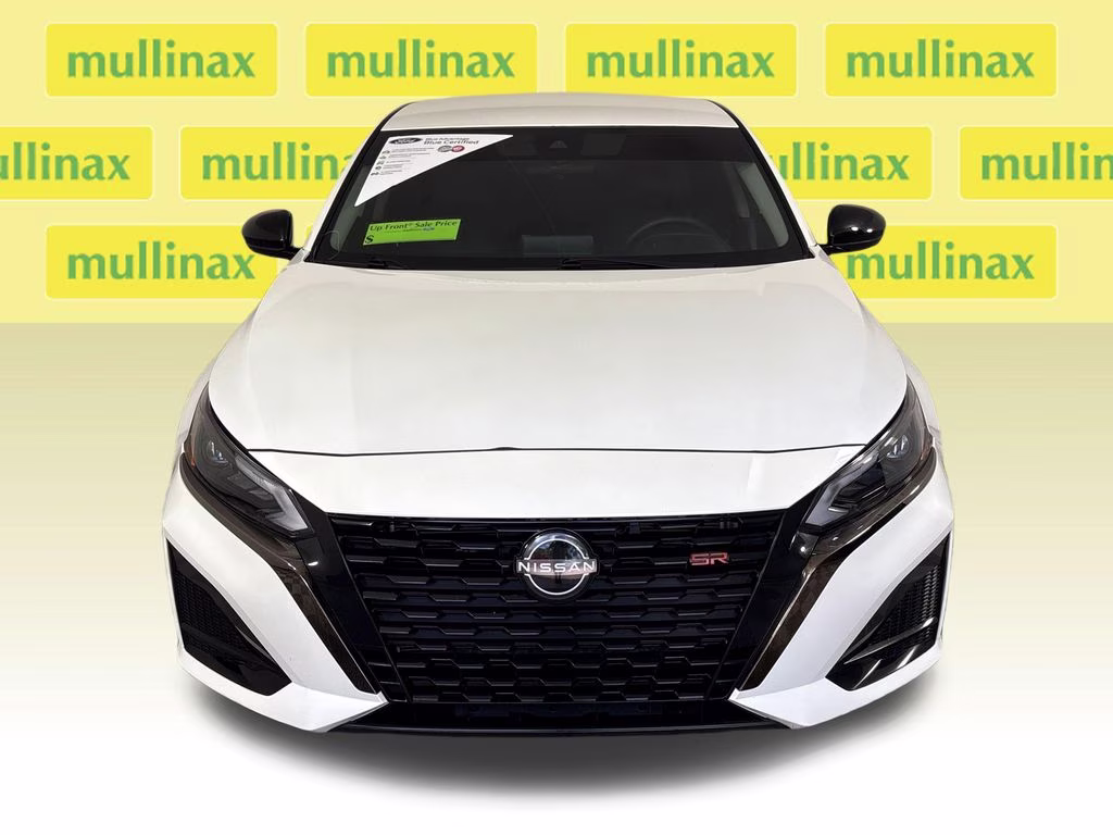 2023 Pearl White Tricoat Nissan Altima 2.5 SR FWD Sedan