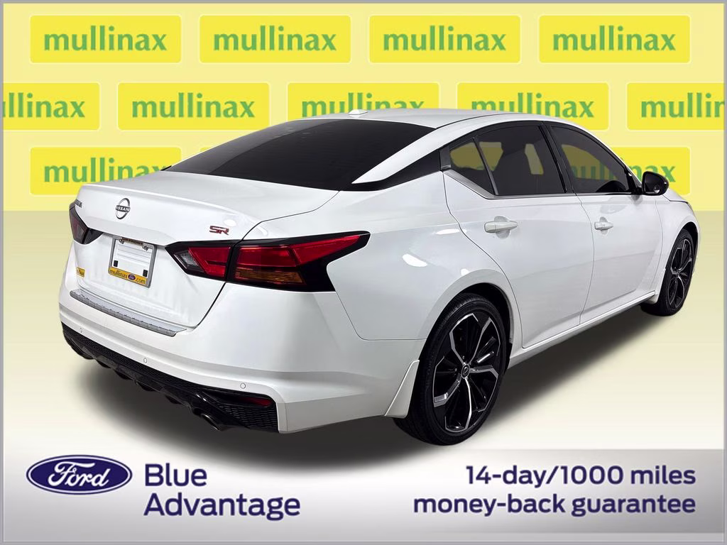 2023 Pearl White Tricoat Nissan Altima 2.5 SR FWD Sedan