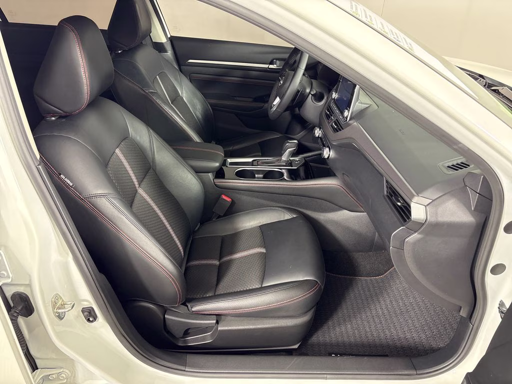 2023 Pearl White Tricoat Nissan Altima 2.5 SR FWD Sedan