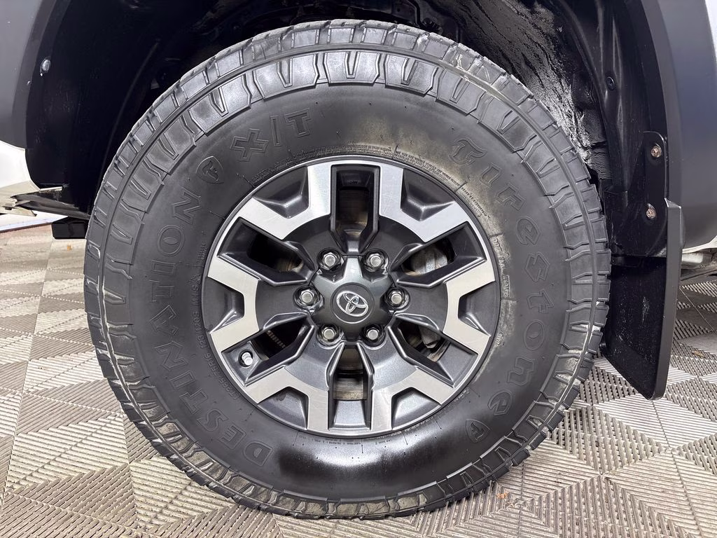2018 Super White Toyota Tacoma TRD Off-Road 4X4 Truck