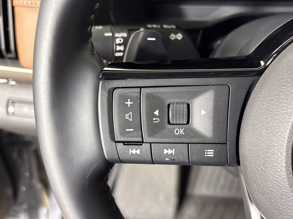 2025 Solid Gray/Super Black Nissan Pathfinder Platinum FWD SUV