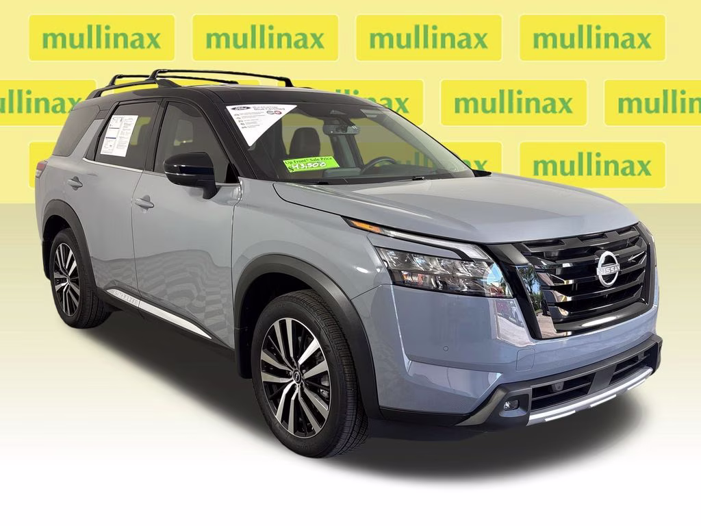 2025 Solid Gray/Super Black Nissan Pathfinder Platinum FWD SUV