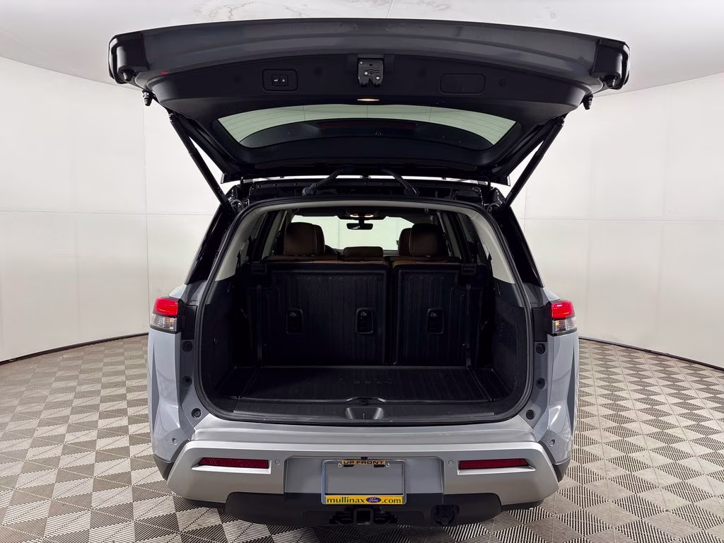 2025 Solid Gray/Super Black Nissan Pathfinder Platinum FWD SUV