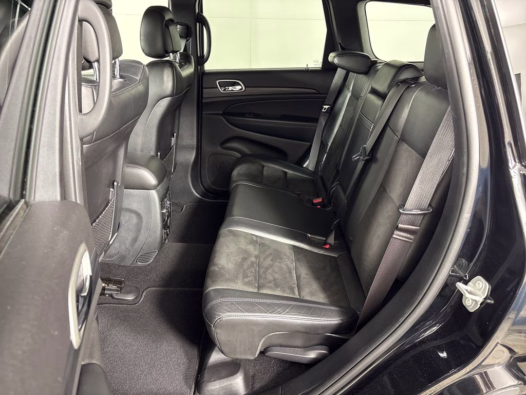 2020 Diamond Black Crystal Pearlcoat Jeep Grand Cherokee Altitude 4X4 SUV