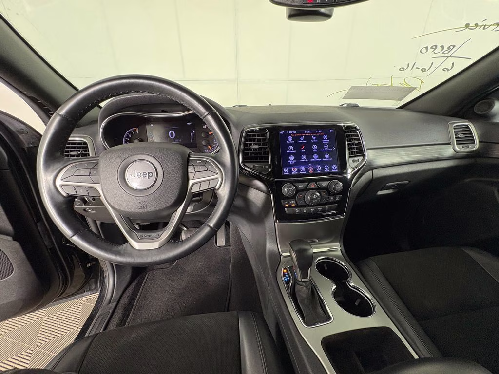 2020 Diamond Black Crystal Pearlcoat Jeep Grand Cherokee Altitude 4X4 SUV