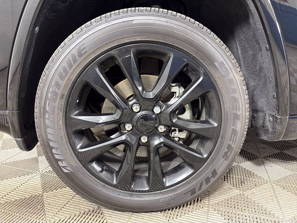 2020 Diamond Black Crystal Pearlcoat Jeep Grand Cherokee Altitude 4X4 SUV