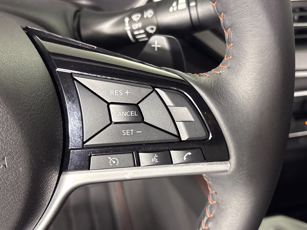 2023 Pearl White Tricoat Nissan Altima 2.5 SR FWD Sedan