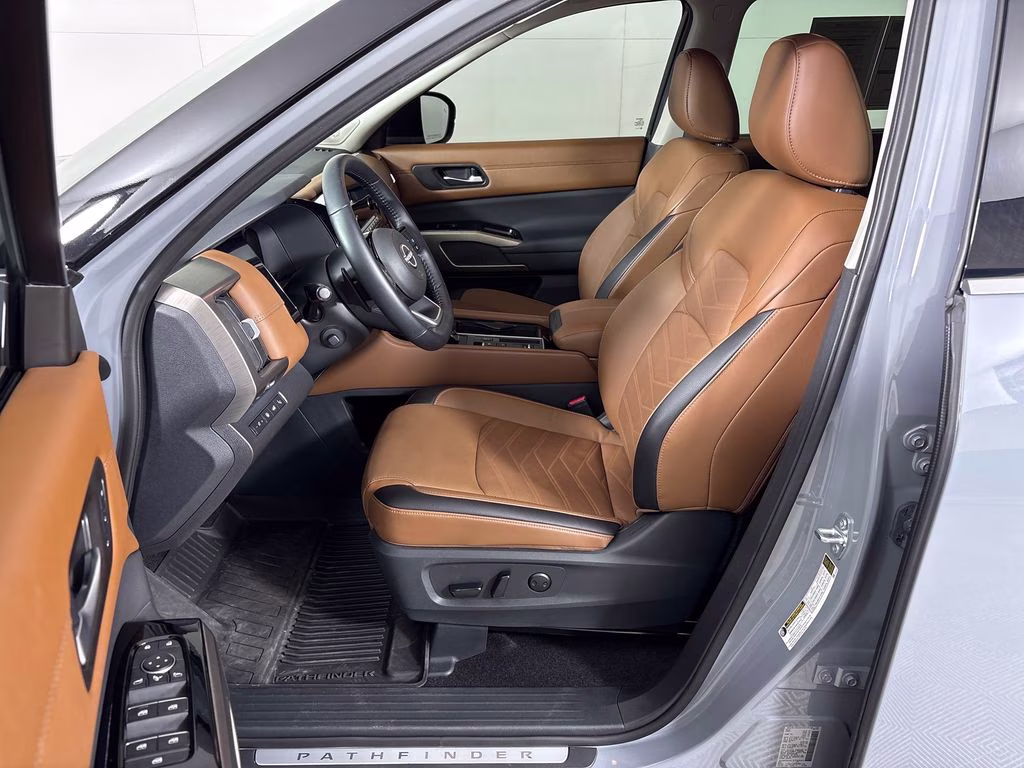 2025 Solid Gray/Super Black Nissan Pathfinder Platinum FWD SUV