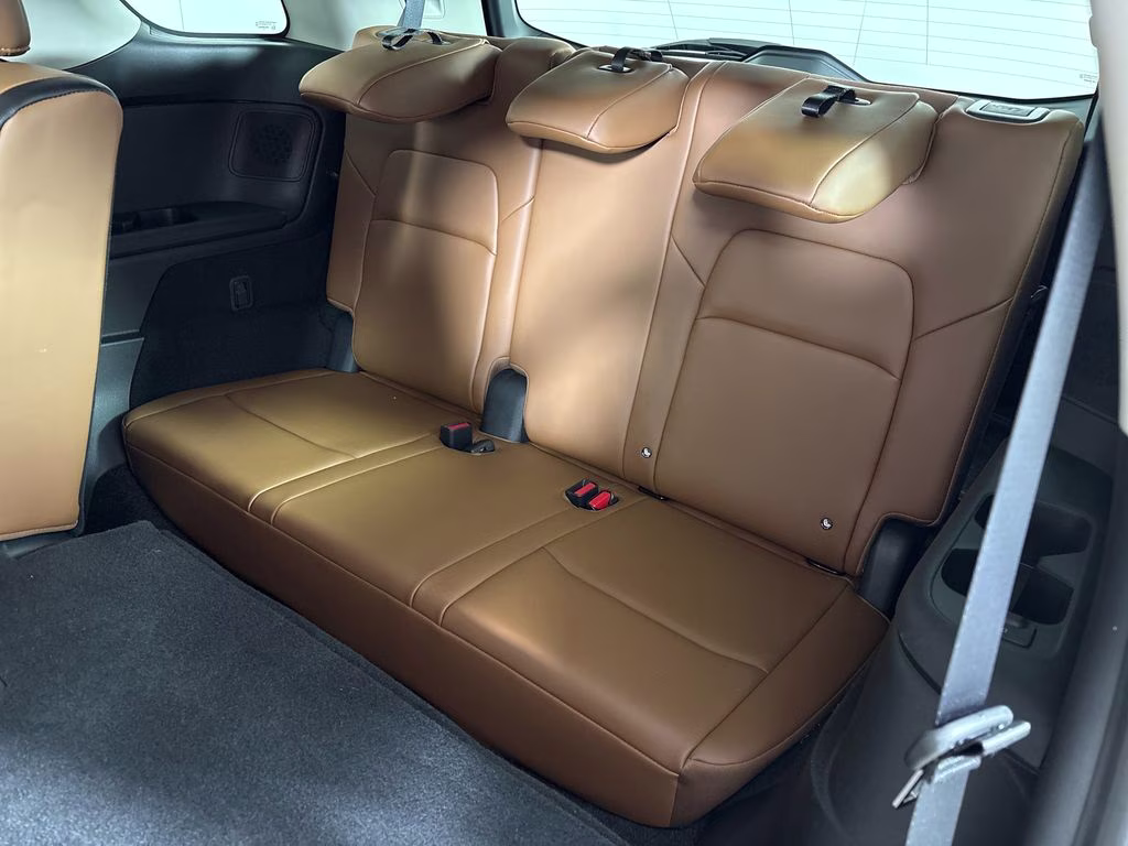 2025 Solid Gray/Super Black Nissan Pathfinder Platinum FWD SUV