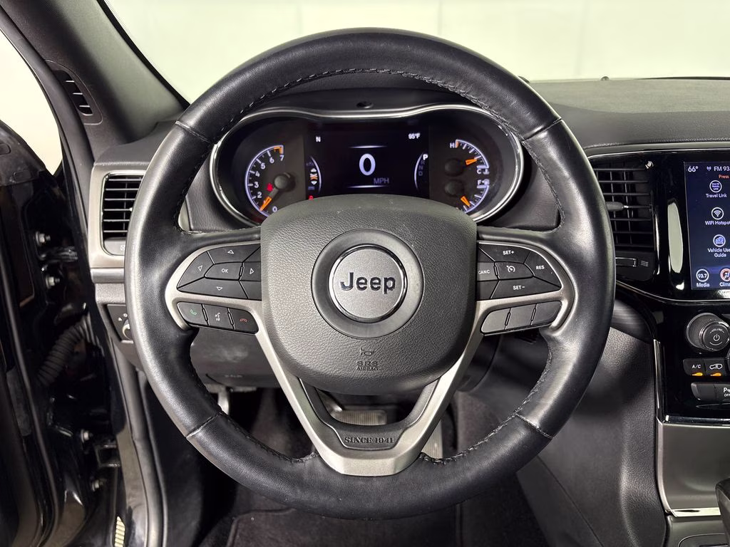 2020 Diamond Black Crystal Pearlcoat Jeep Grand Cherokee Altitude 4X4 SUV