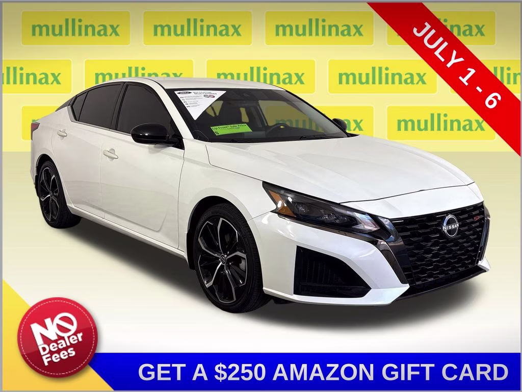 2023 Pearl White Tricoat Nissan Altima 2.5 SR FWD Sedan