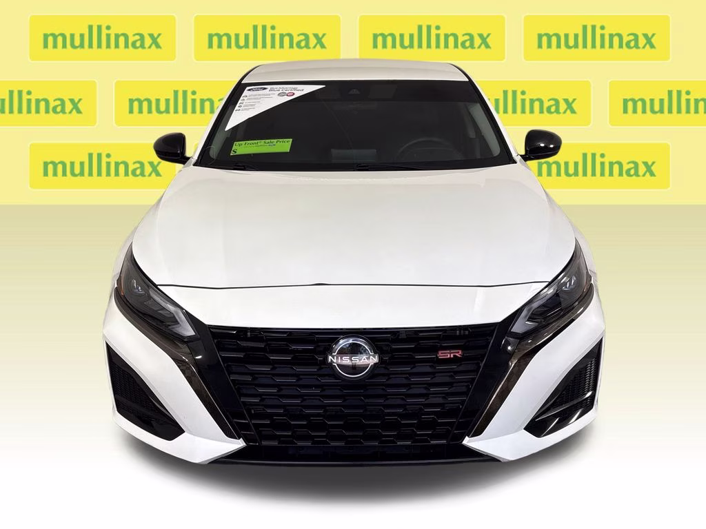 2023 Pearl White Tricoat Nissan Altima 2.5 SR FWD Sedan
