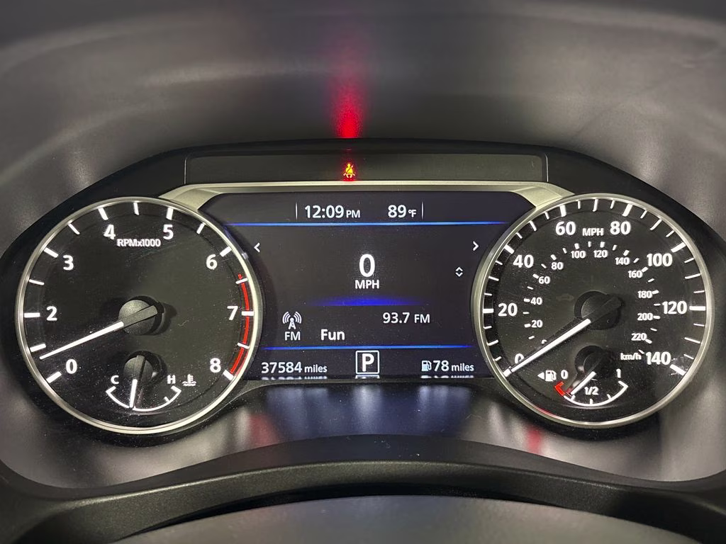 2023 Pearl White Tricoat Nissan Altima 2.5 SR FWD Sedan