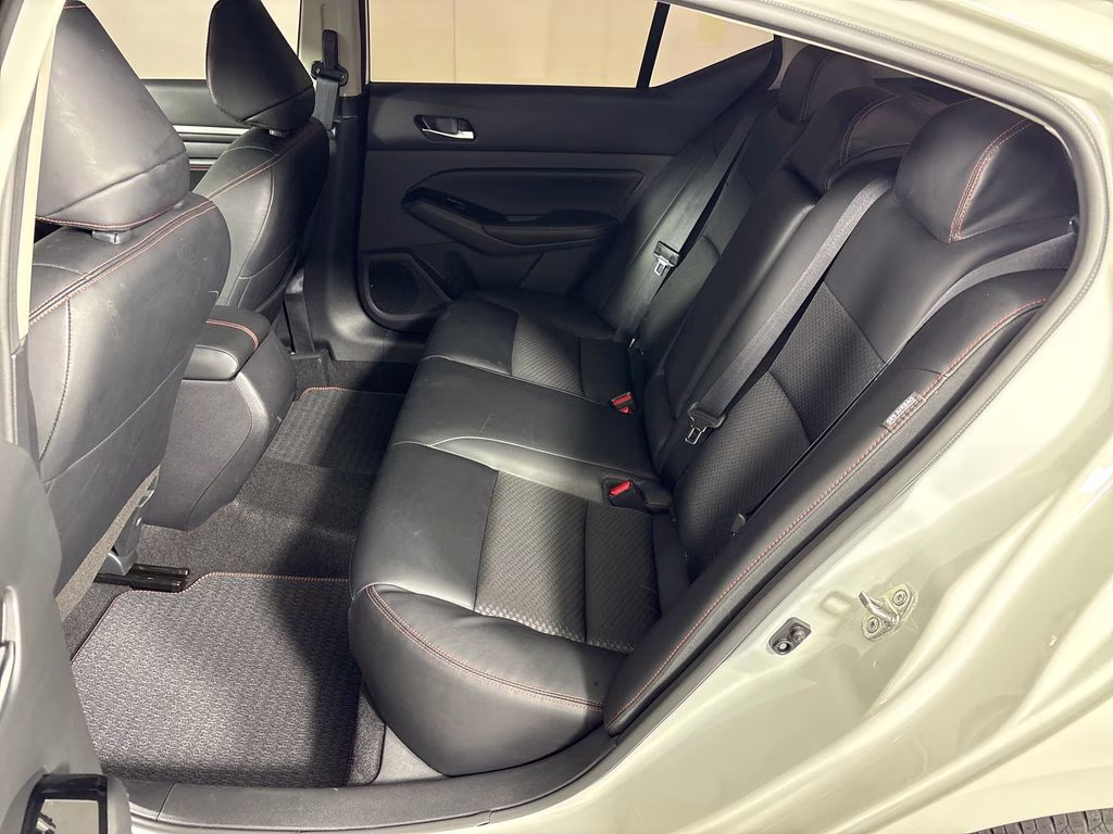 2023 Pearl White Tricoat Nissan Altima 2.5 SR FWD Sedan