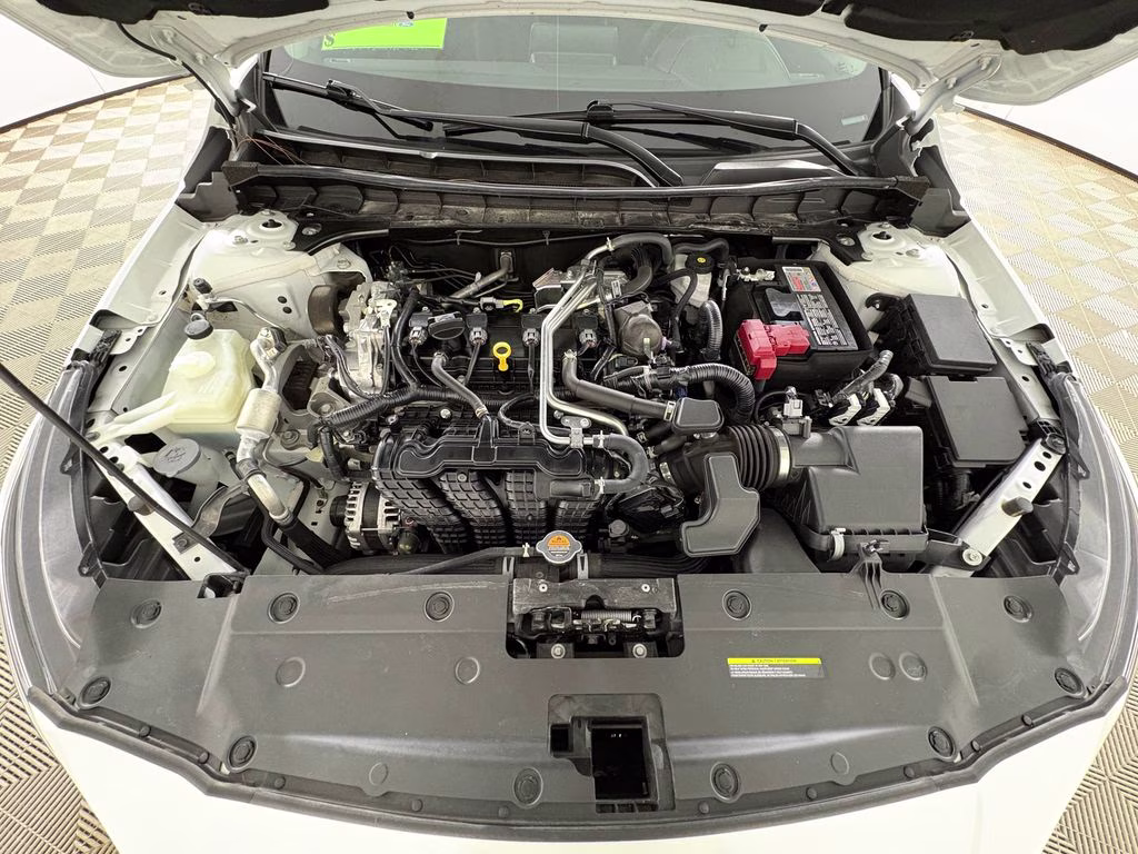 2023 Pearl White Tricoat Nissan Altima 2.5 SR FWD Sedan