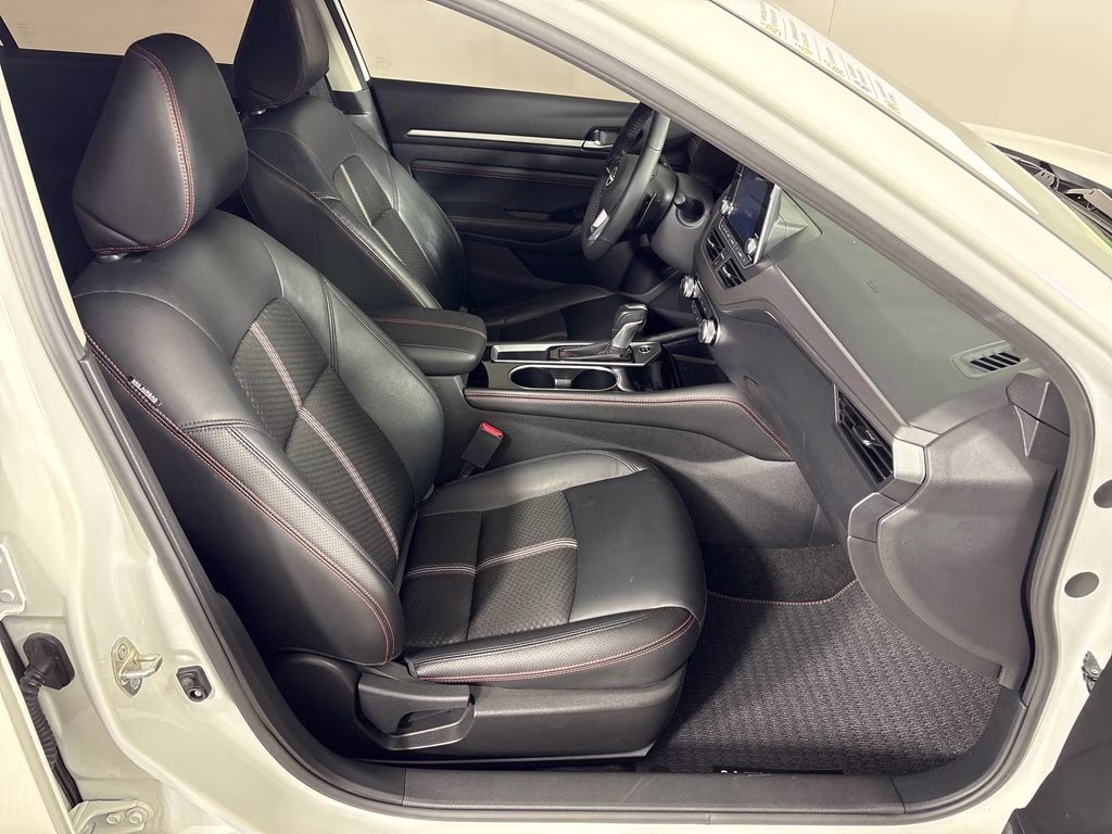 2023 Pearl White Tricoat Nissan Altima 2.5 SR FWD Sedan