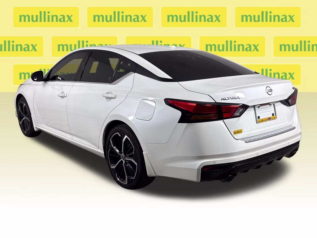 2023 Pearl White Tricoat Nissan Altima 2.5 SR FWD Sedan
