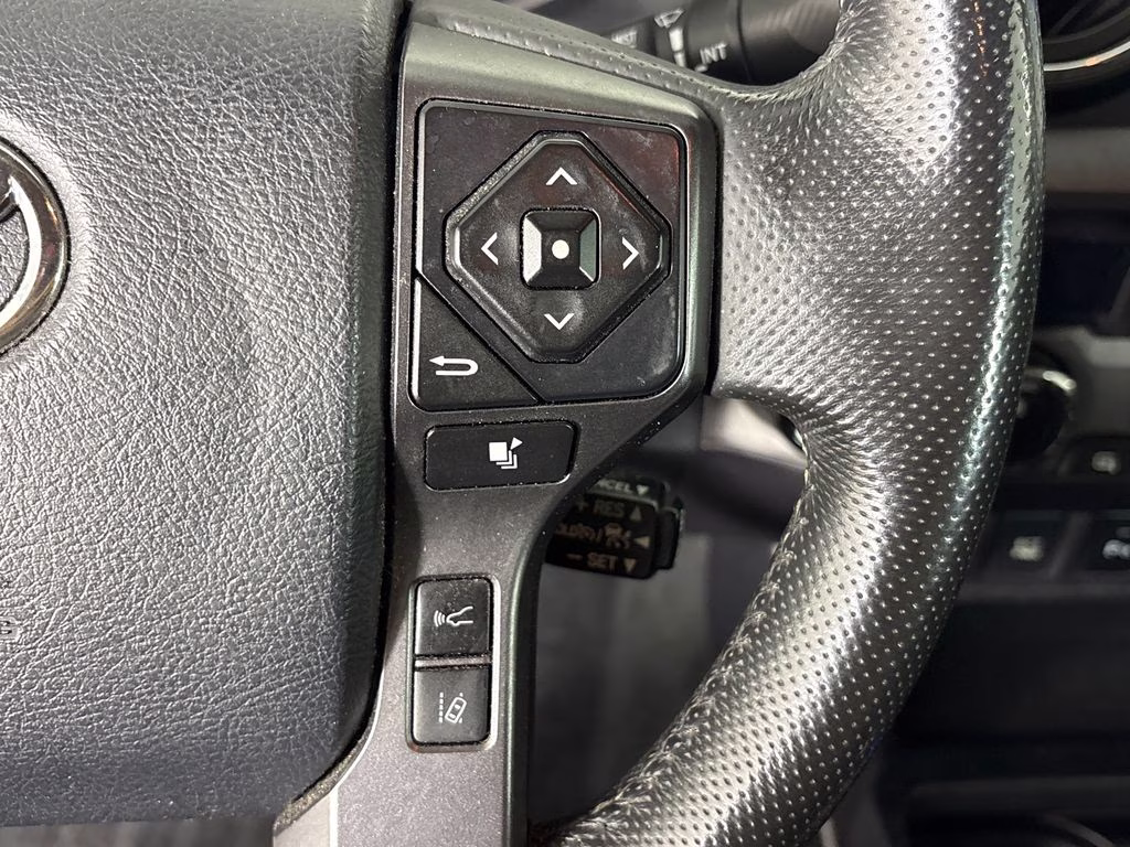 2018 Super White Toyota Tacoma TRD Off-Road 4X4 Truck